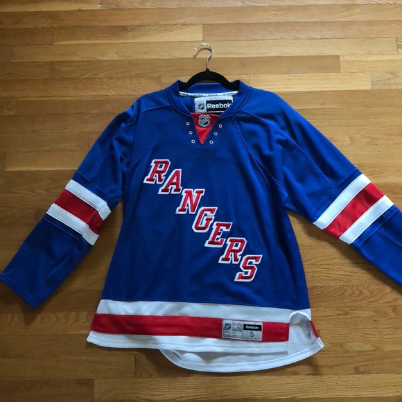 hockey jersey fit